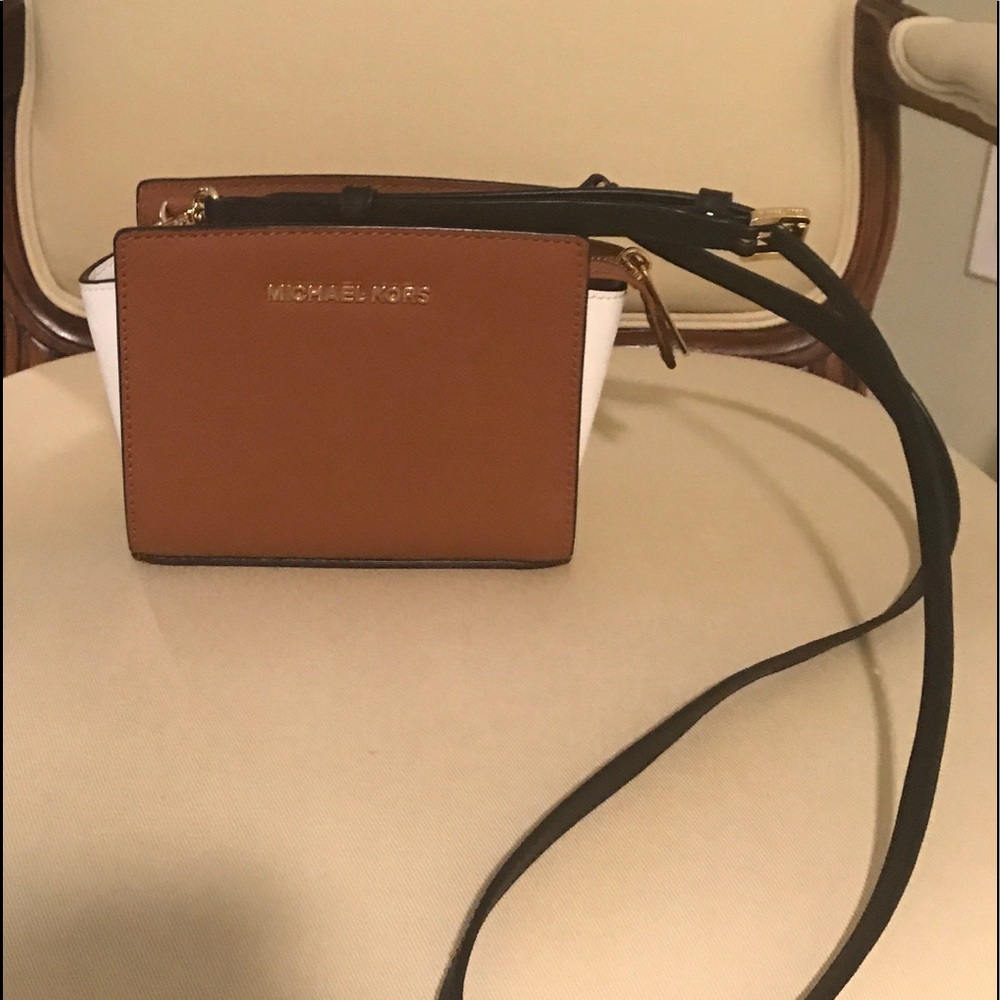 Auth. Michael Kors crossbody bag- like new& dust bag reduced - Picture 6 of 9